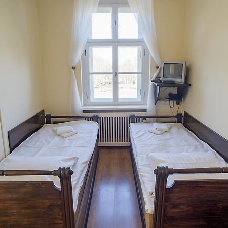 Palac Kobylniki Hotel Obrzycko Esterno foto