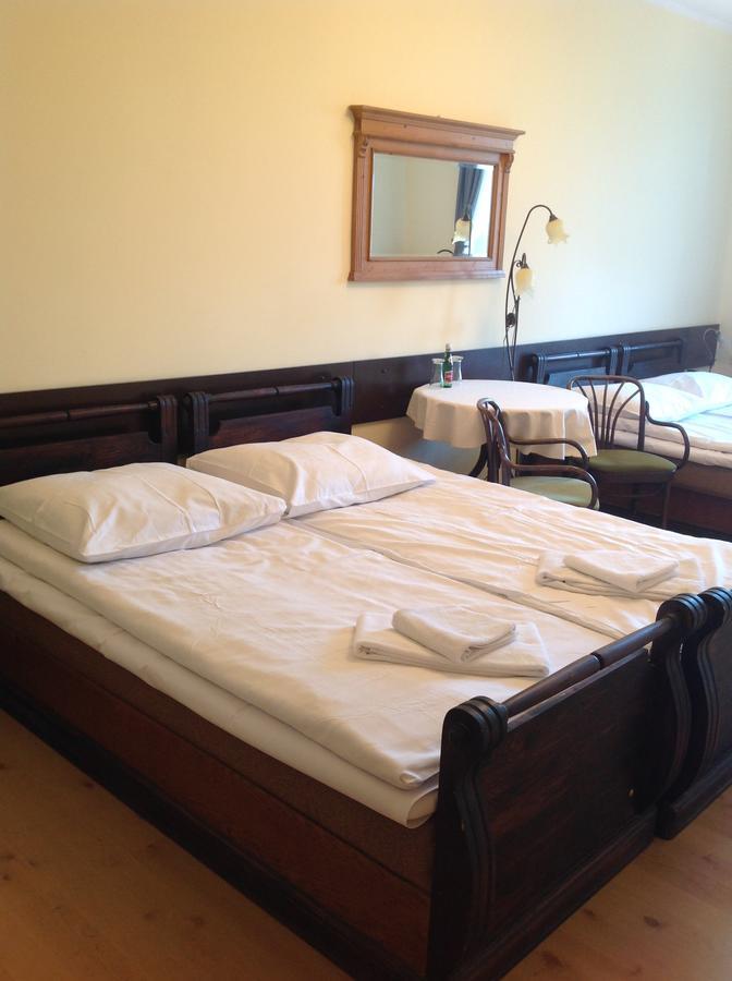 Palac Kobylniki Hotel Obrzycko Esterno foto
