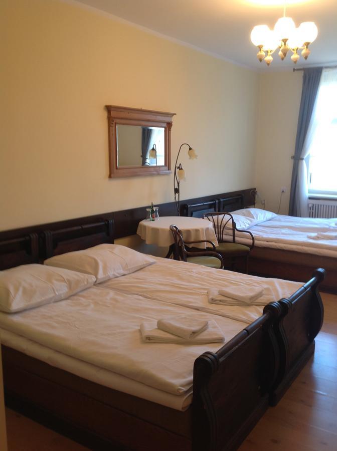 Palac Kobylniki Hotel Obrzycko Esterno foto