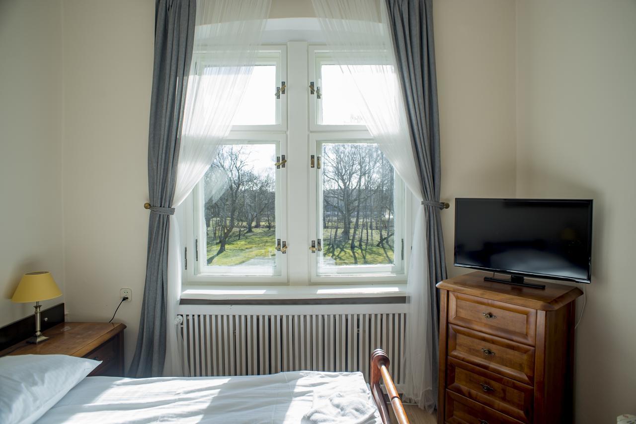 Palac Kobylniki Hotel Obrzycko Esterno foto