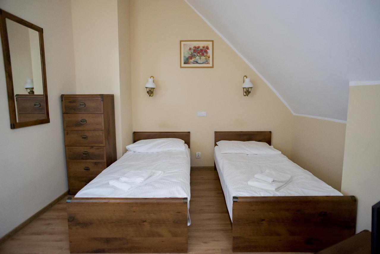 Palac Kobylniki Hotel Obrzycko Esterno foto