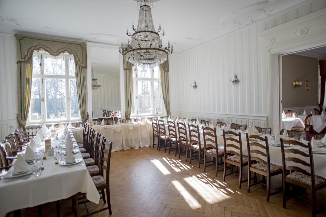 Palac Kobylniki Hotel Obrzycko Esterno foto