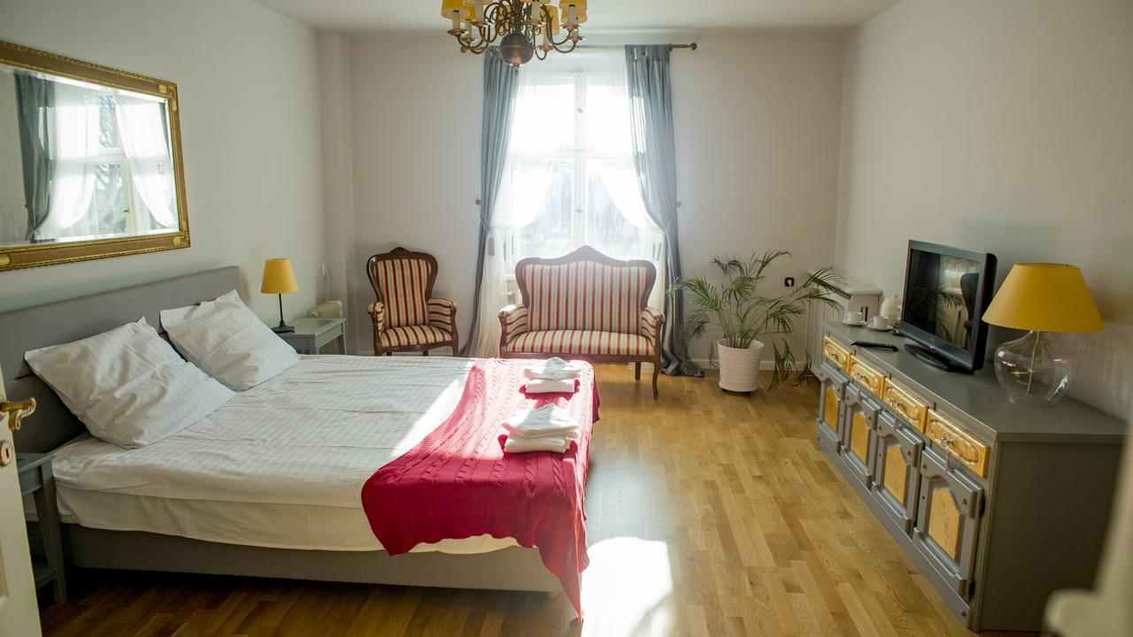 Palac Kobylniki Hotel Obrzycko Esterno foto