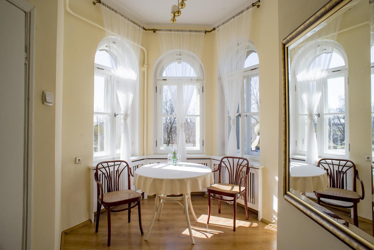Palac Kobylniki Hotel Obrzycko Esterno foto