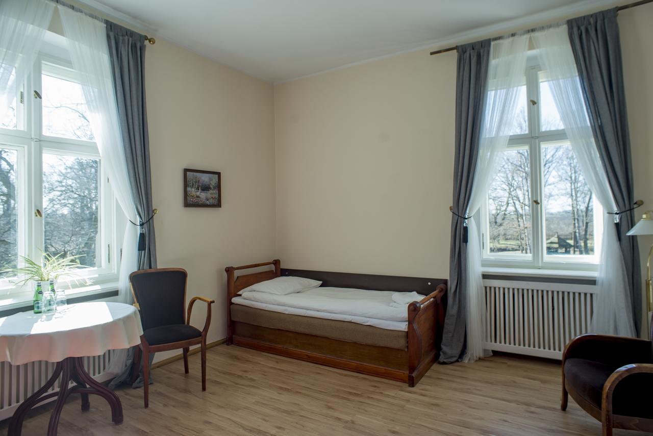Palac Kobylniki Hotel Obrzycko Esterno foto