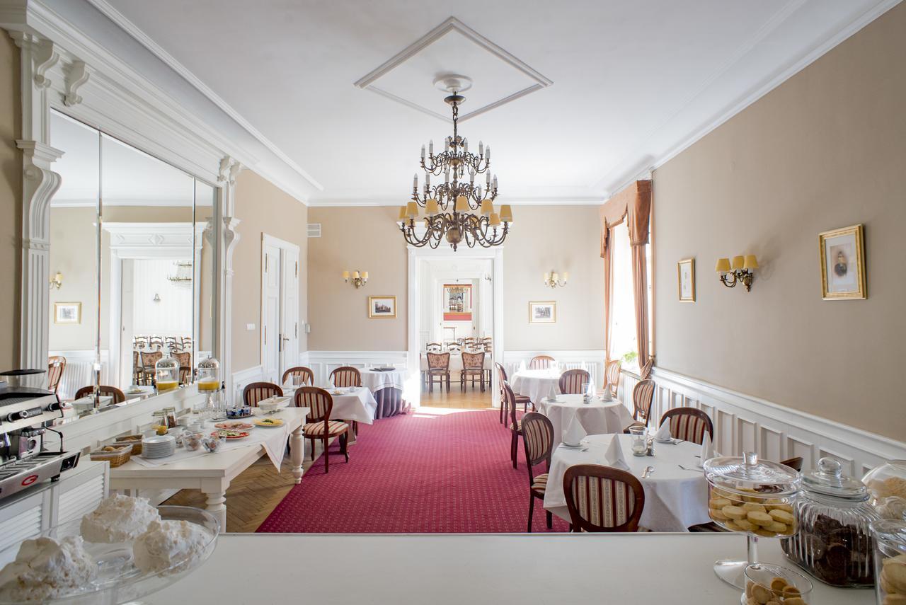 Palac Kobylniki Hotel Obrzycko Esterno foto
