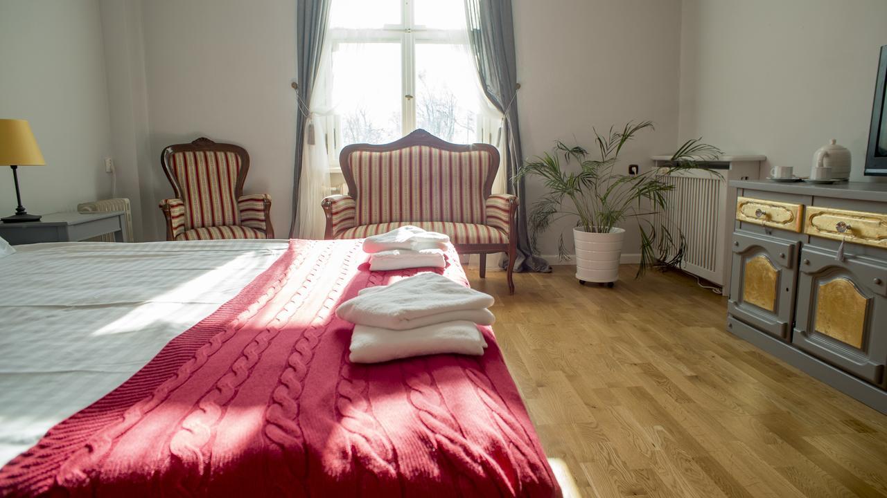 Palac Kobylniki Hotel Obrzycko Esterno foto
