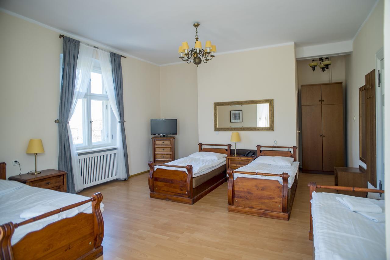 Palac Kobylniki Hotel Obrzycko Esterno foto
