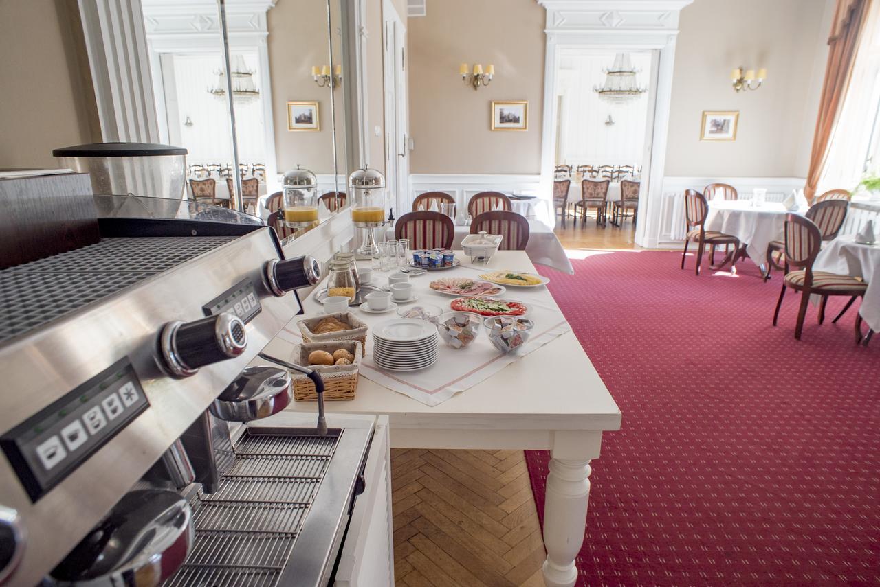 Palac Kobylniki Hotel Obrzycko Esterno foto